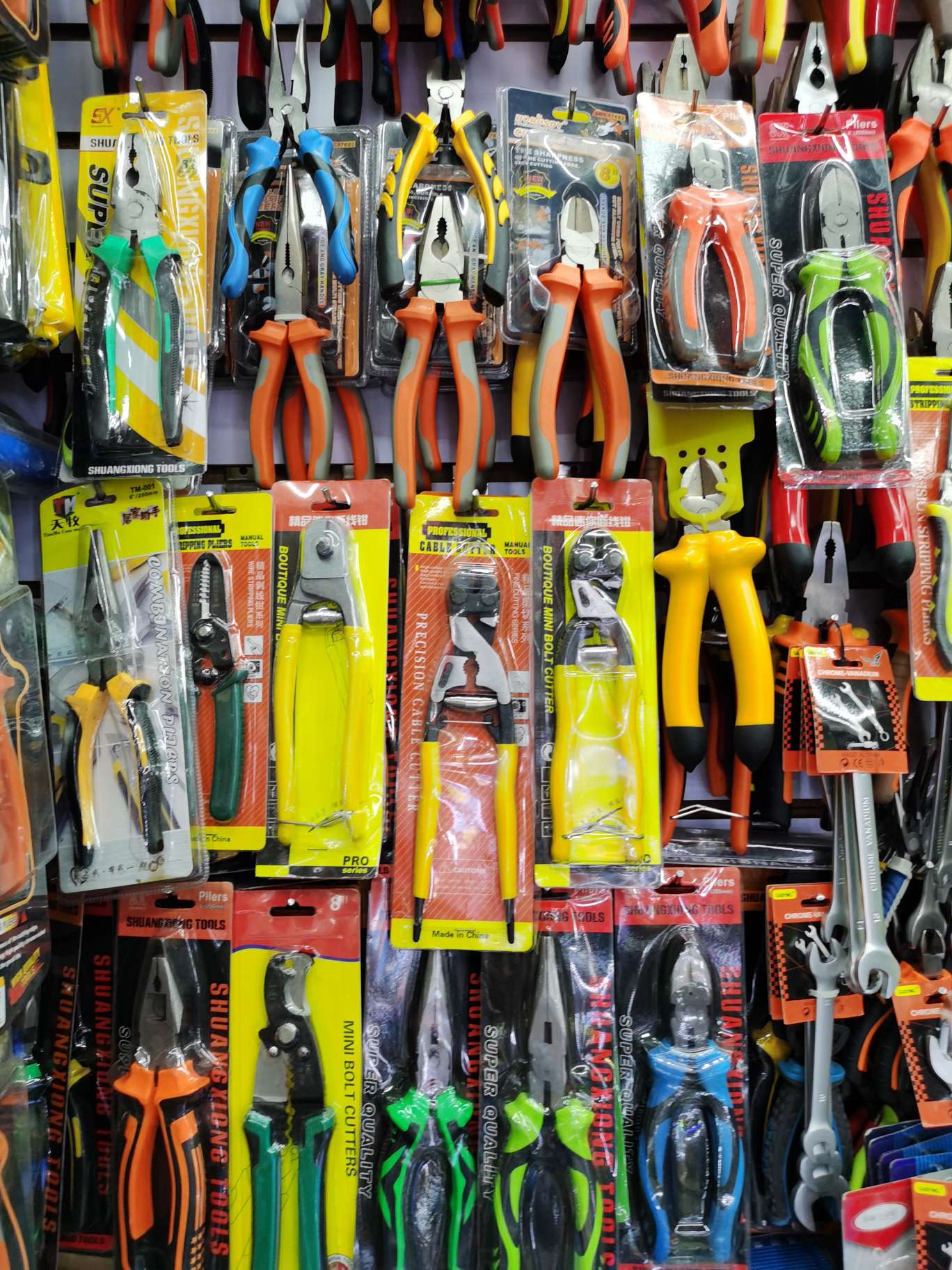 大力鉗的多種類型與五金工具的選擇指南